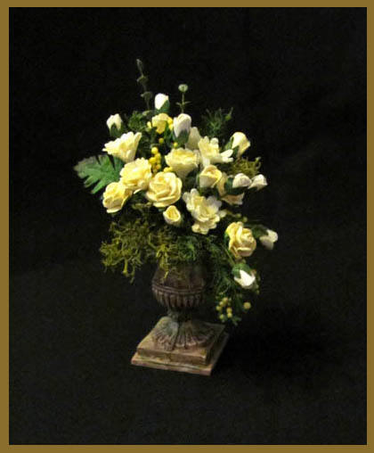 Roma Urn
